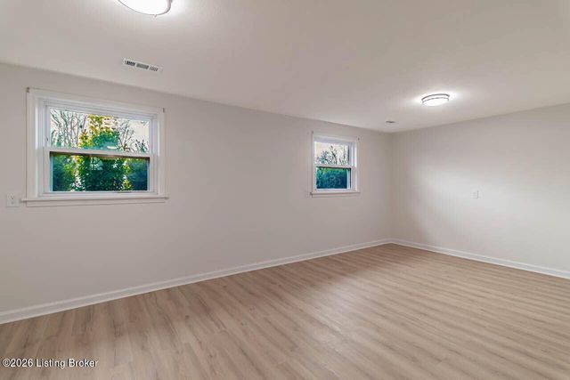 8607 Moody Rd, Louisville, KY 40219