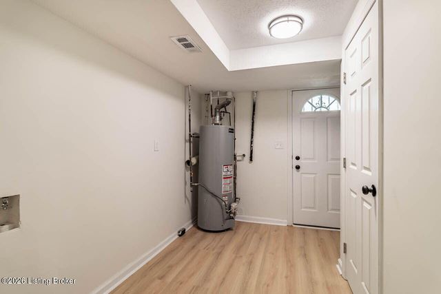 8607 Moody Rd, Louisville, KY 40219