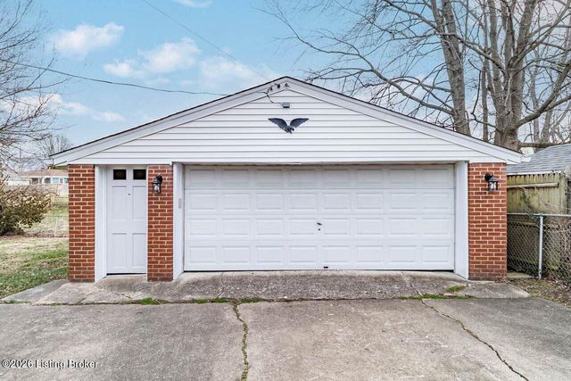 8607 Moody Rd, Louisville, KY 40219