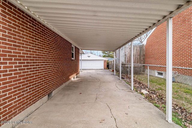 8607 Moody Rd, Louisville, KY 40219