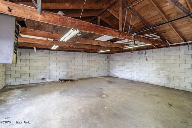 8607 Moody Rd, Louisville, KY 40219