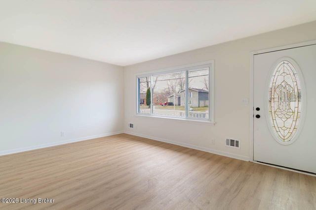 8607 Moody Rd, Louisville, KY 40219