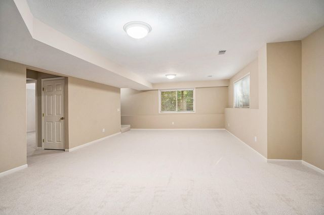 1092 Kensington Street NW, Grand Rapids, MI 49534