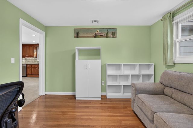 23 Birch Rd, Waltham, MA 02451