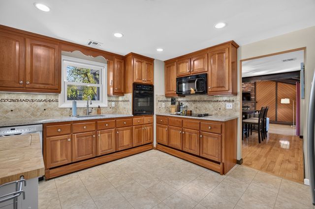 23 Birch Rd, Waltham, MA 02451