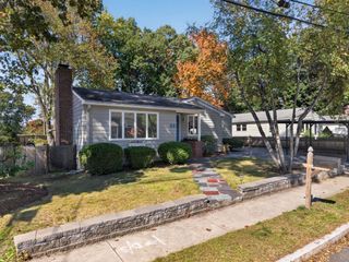 23 Birch Rd, Waltham, MA 02451