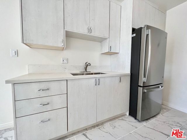 1426 S Orange Grove Avenue 6, Los Angeles, CA 90019