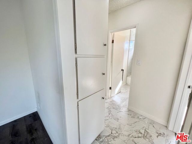 1426 S Orange Grove Avenue 6, Los Angeles, CA 90019