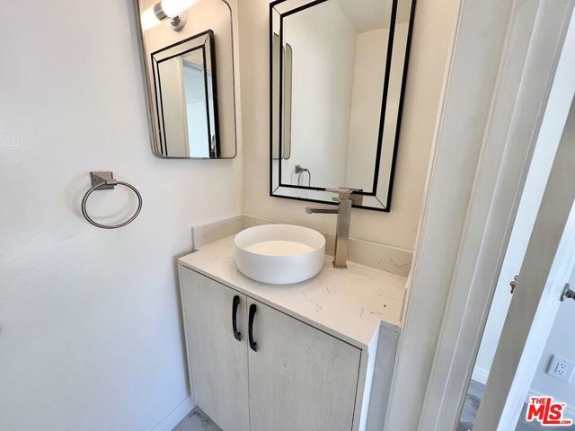 1426 S Orange Grove Avenue 6, Los Angeles, CA 90019