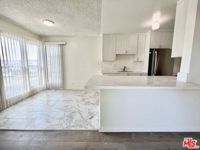 1426 S Orange Grove Avenue 6, Los Angeles, CA 90019