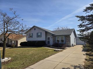 9325 W Darnel AVENUE, Milwaukee, WI 53224