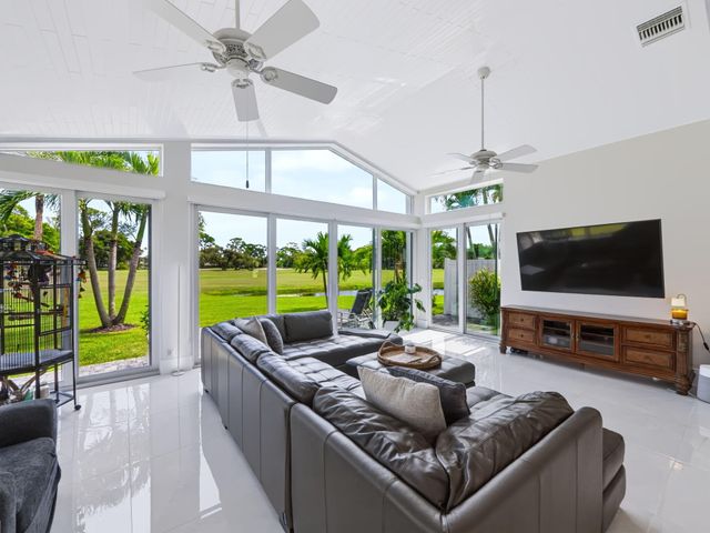 12920 Touchstone Place, Palm Beach Gardens, FL 33418