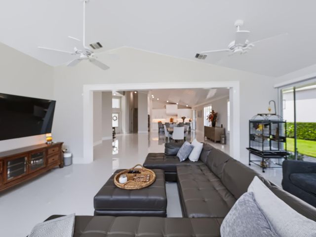 12920 Touchstone Place, Palm Beach Gardens, FL 33418