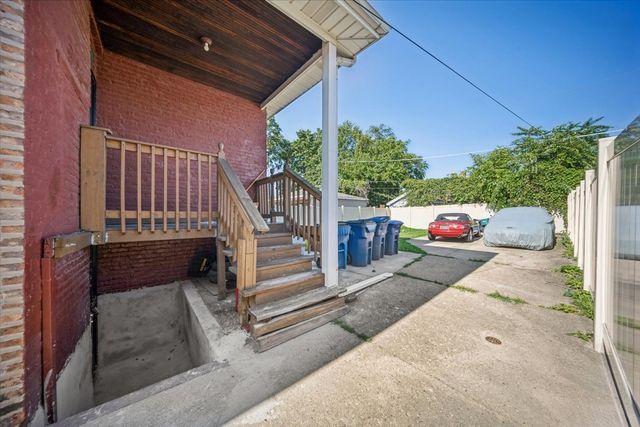 1637 S 10th Avenue, Maywood, IL 60153