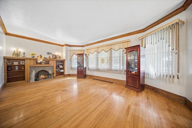 1637 S 10th Avenue, Maywood, IL 60153