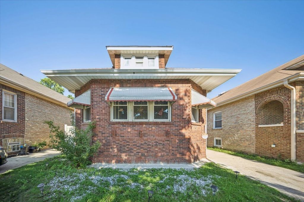 1637 S 10th Avenue, Maywood, IL 60153
