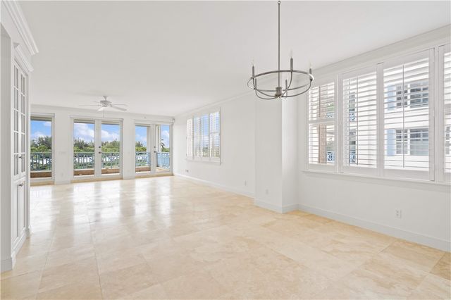 9025 Somerset Bay Lane 302, Vero Beach, FL 32963