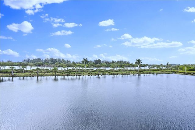 9025 Somerset Bay Lane 302, Vero Beach, FL 32963