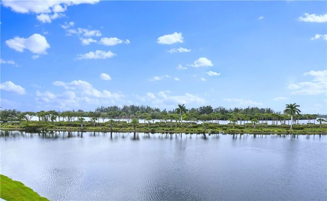 9025 Somerset Bay Lane 302, Vero Beach, FL 32963