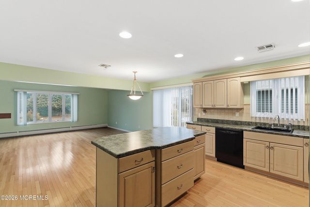 4 Ravenna Court, Toms River, NJ 08755