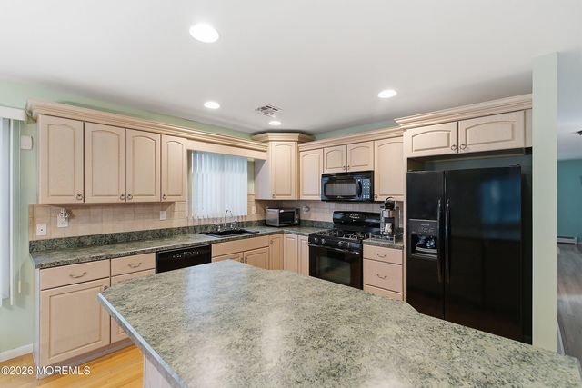 4 Ravenna Court, Toms River, NJ 08755