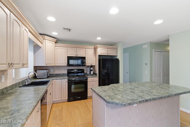 4 Ravenna Court, Toms River, NJ 08755