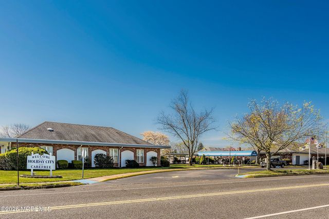 4 Ravenna Court, Toms River, NJ 08755