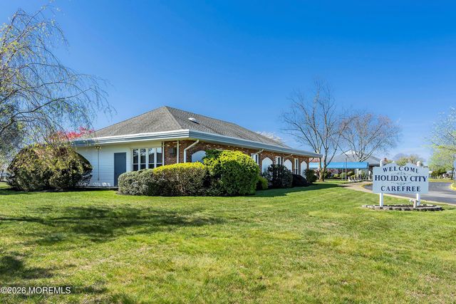 4 Ravenna Court, Toms River, NJ 08755