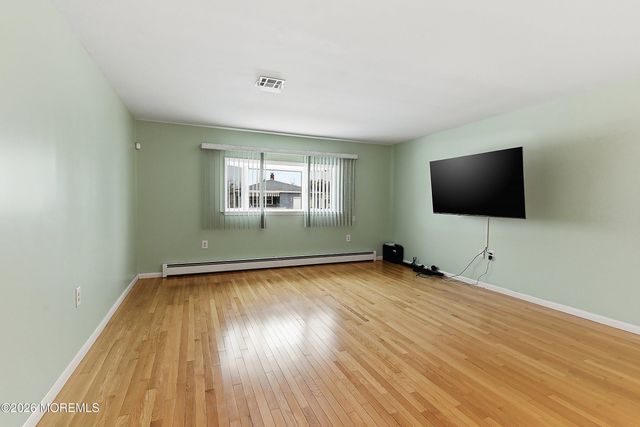 4 Ravenna Court, Toms River, NJ 08755