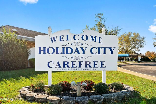 4 Ravenna Court, Toms River, NJ 08755