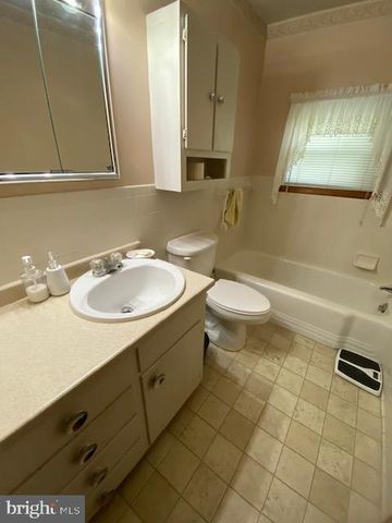 328 LEE ST, Strasburg, VA 22657