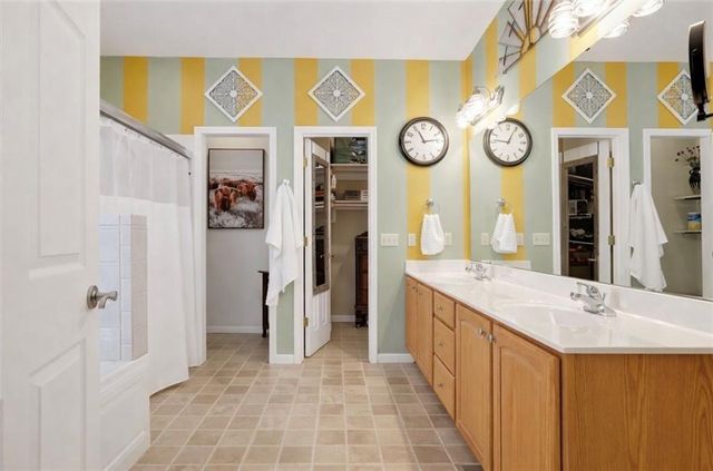 811 Cherry Lane, Smithville, MO 64089