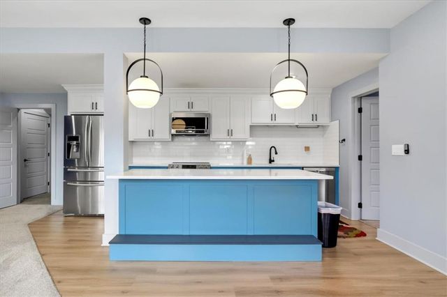 811 Cherry Lane, Smithville, MO 64089