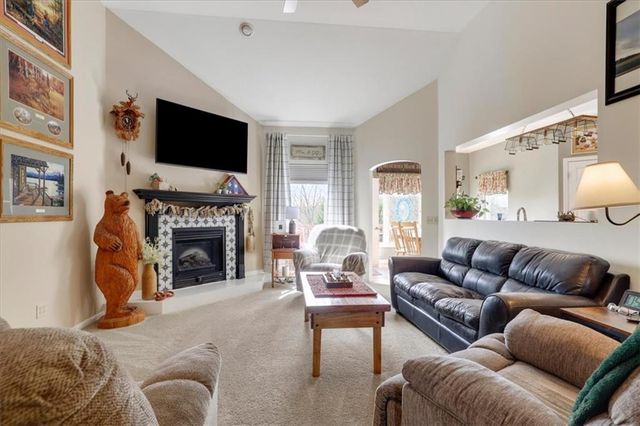 811 Cherry Lane, Smithville, MO 64089