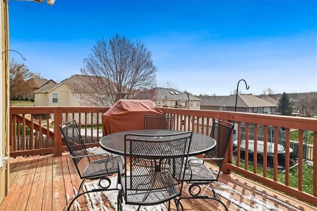 811 Cherry Lane, Smithville, MO 64089