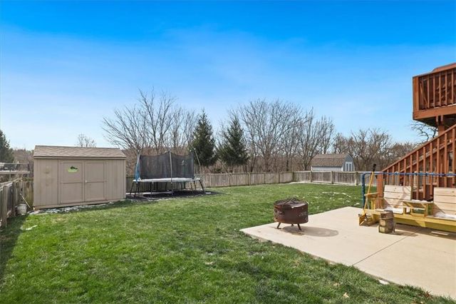 811 Cherry Lane, Smithville, MO 64089