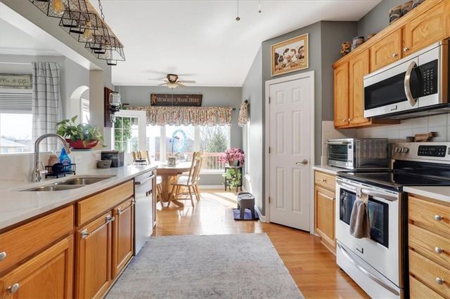 811 Cherry Lane, Smithville, MO 64089