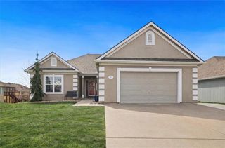 811 Cherry Lane, Smithville, MO 64089
