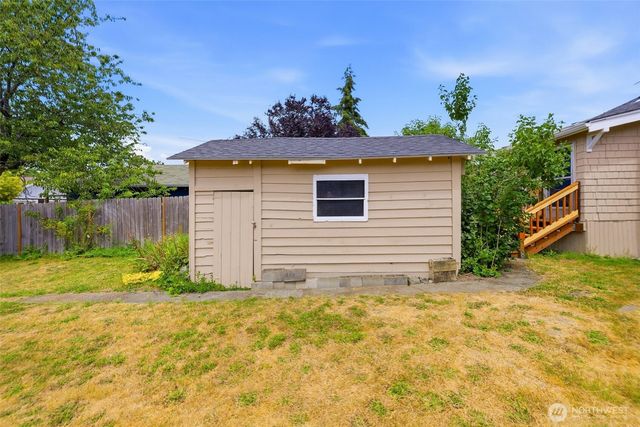 1010 N Pine Street, Tacoma, WA 98406