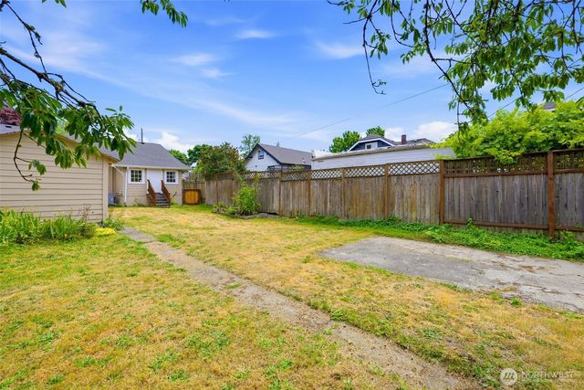1010 N Pine Street, Tacoma, WA 98406