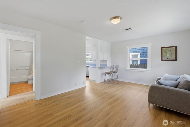 1010 N Pine Street, Tacoma, WA 98406