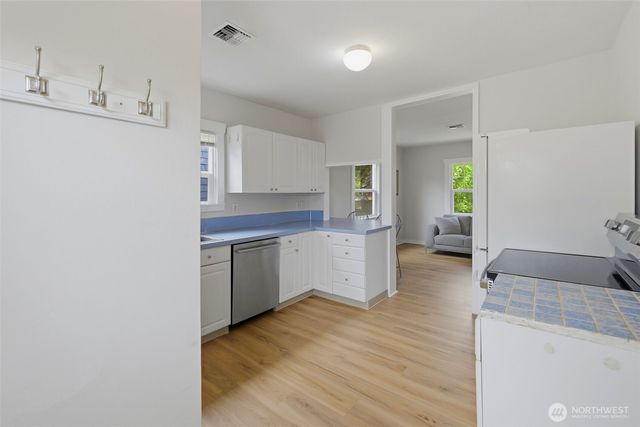 1010 N Pine Street, Tacoma, WA 98406
