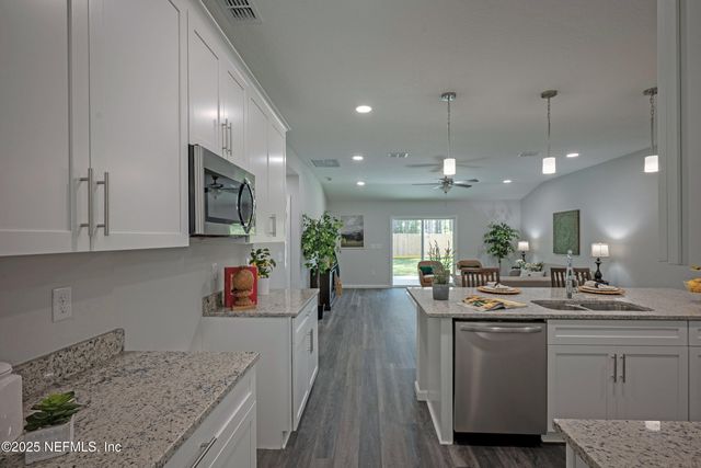 5957 LORAN Drive, Jacksonville, FL 32216