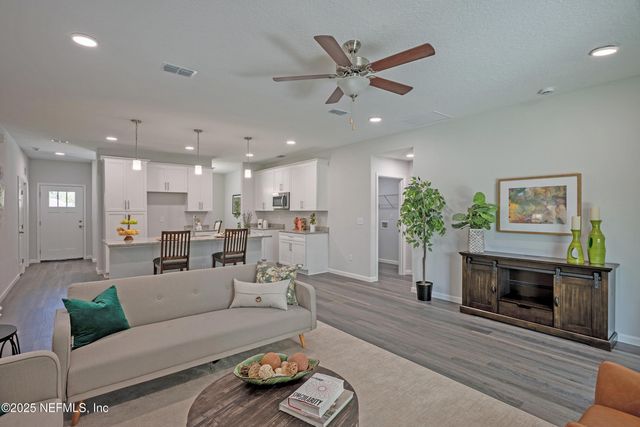 5957 LORAN Drive, Jacksonville, FL 32216