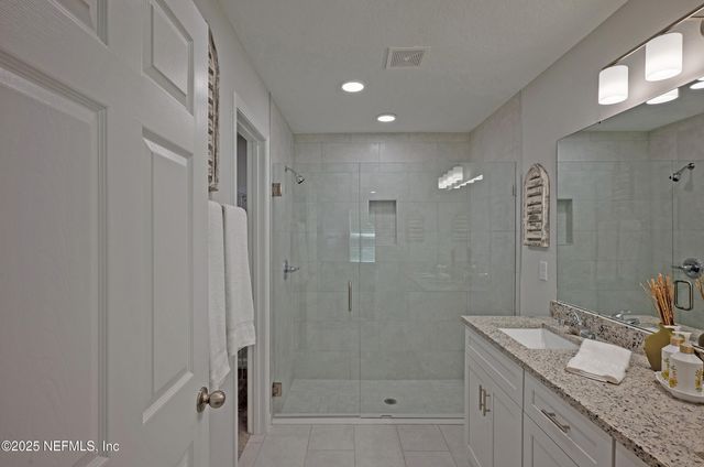 5957 LORAN Drive, Jacksonville, FL 32216