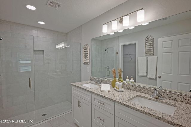 5957 LORAN Drive, Jacksonville, FL 32216