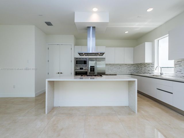 7456 NW 101st Ave, Doral, FL 33178