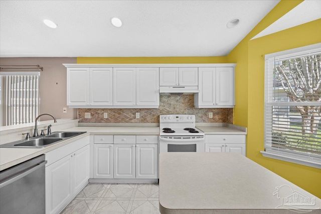 1015 Simpson St, Pensacola, FL 32526