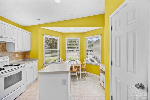 1015 Simpson St, Pensacola, FL 32526