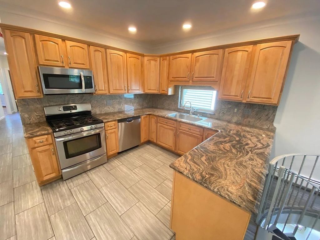 184 Boston St 1, Boston, MA 02125